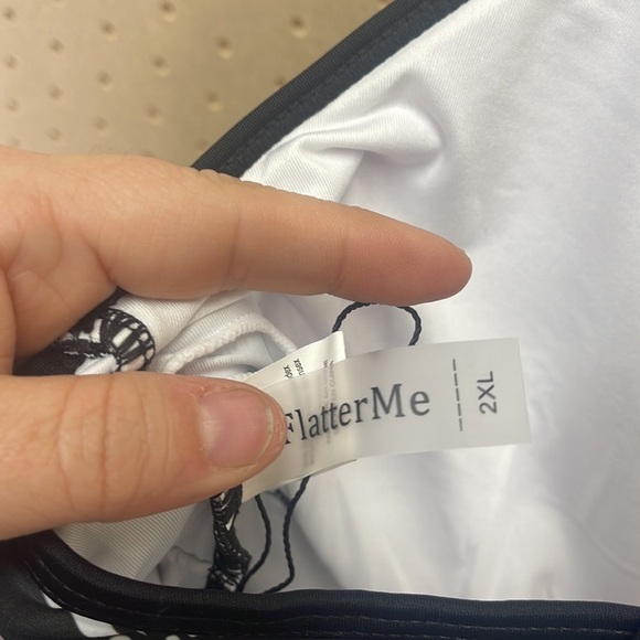 🍀 5/$25🍀 NWOT 2XL Flatter Me swimsuit one piece black and white - Picture 7 of 8